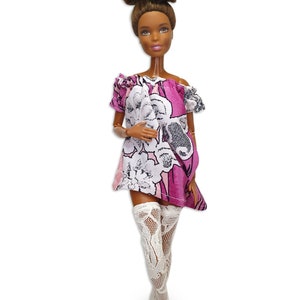 Barbie Signature - Robe dorée - Poupée Barbie des fêtes - Poupée mannequin