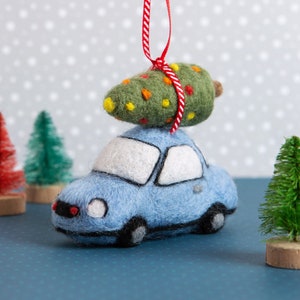 Christmas Car Needle Felting Kit - Mini Felting Kit - Needle Felting for Beginners - Christmas Crafts - Car and Christmas Tree - Figaro Car