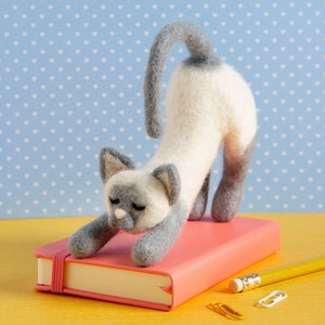 Stretching Cat Needle Felting Kit - Beginner Needle Felting Kit - Needle Felted Siamese Cat - Cat Craft Kit - Complete Needle Felting Kit