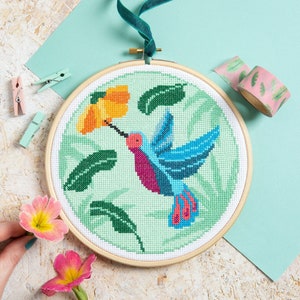 Hummingbird Cross Stitch Kit - Beginners Craft Set - X-Stitch Pattern - DMC Threads - Bird Pattern - DIY Handmade Kit