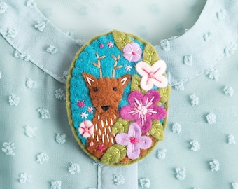 Deer Brooch Felt Craft Embroidery Kit : DIY Craft Set for Beginners with Wool Felt