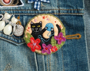 Black Cat Brooch Felt Craft Embroidery Kit : DIY Craft Set for Beginners with Wool Felt