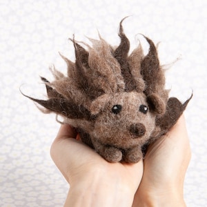 Hedgehog Needle Felting Kit - Needle Felting Kit for Beginners - Needle Felted Hedgehog - Cute Felting Kit - Learn Needle Felting