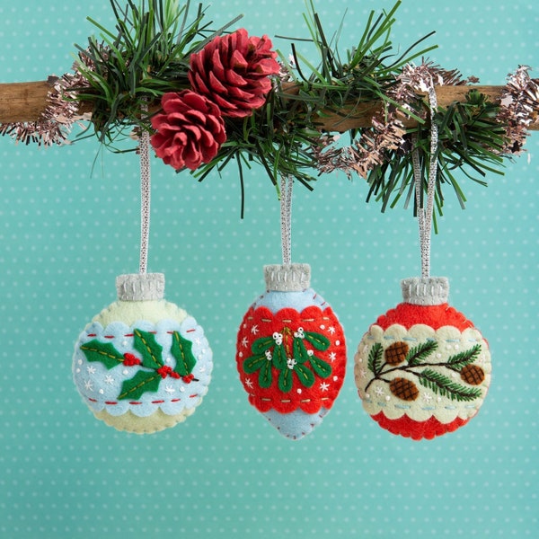 Christmas Baubles Felt Craft Kit - Christmas Decorations Craft Kit - Craft Kit for Beginners - Christmas Felt Craft Kit - Applique Craft Kit