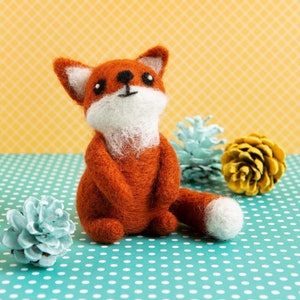 Fox Cub Needle Felting Kit - Mini Needle Felting Kit - Needle Felting for Beginners - Needle Felted Fox - Easy Needle Felting Kit - Fox Pup