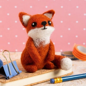 Kit per infeltrimento ad ago con cucciolo di volpe - Piccolo set fai da te per principianti - Regalo per amanti degli animali - Lana britannica - Volpe - Impara a infeltrire ad ago