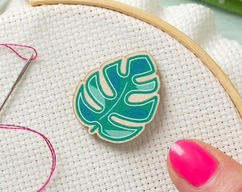 Monstera Leaf Magnetic Needle Minder : Wooden Embroidery Cross Stitch Tool