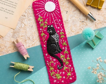 Black Cat Bookmark Felt Craft Embroidery Kit : DIY Craft Set for Beginners with Wool Felt