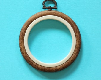 Nurge Wood Effect Flexi Embroidery Hoop 9.5 cm : Small Embroidery Ring for Display