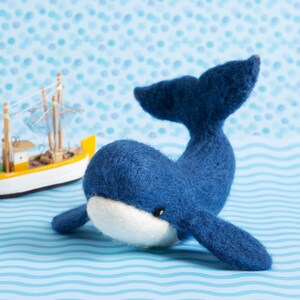 Whale Needle Felting Kit - Felting for Beginners - Learn to Needle Felt - British Wool Needle Felting Kit - Needle Felted Whale