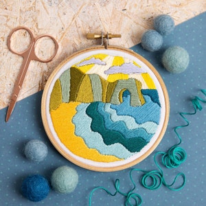 Dorset Days Mini Embroidery Kit -  Satin Stitch - DIY Craft Set - Gift for Travellers - DIY Craft Set - Small Embroidery for Beginners