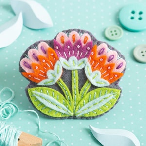 Marianne Flower Felt Craft Kit Brooch Craft Kit Craft Kit for Beginners Floral Felt Craft Kit Easy Sewing Kit Applique Craft Kit image 4