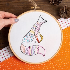 Fox Embroidery Kit - DIY Craft Set for Beginner - Nursery Decor - Gift for Animal Lover - Modern Embroidery Pattern - British Wildlife Craft