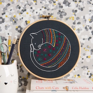 Cat Embroidery Kit (black background) - Embroidery for Beginners - DIY Craft Kit - Hoop Embroidery Kit - Embroidery Pattern - Cat Craft Kit