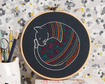 Cat Embroidery Kit (black background) - Embroidery for Beginners - DIY Craft Kit - Hoop Embroidery Kit - Embroidery Pattern - Cat Craft Kit