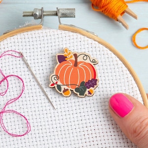 Pumpkin Magnetic Needle Minder - Halloween Needle Minder - Pumpkin Needle Minder - Embroidery Gift - Sewing Gift - Gifts for Stitchers