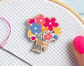 Flower Posy Magnetic Needle Minder : Wooden Embroidery Cross Stitch Tool