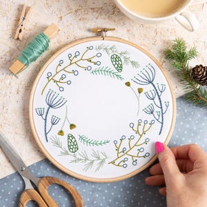 Wintertide Embroidery Kit - DIY Craft Set for Christmas - Beginner Embroidery - Christmas Embroidery - Xmas Decoration - Scandi Wreath