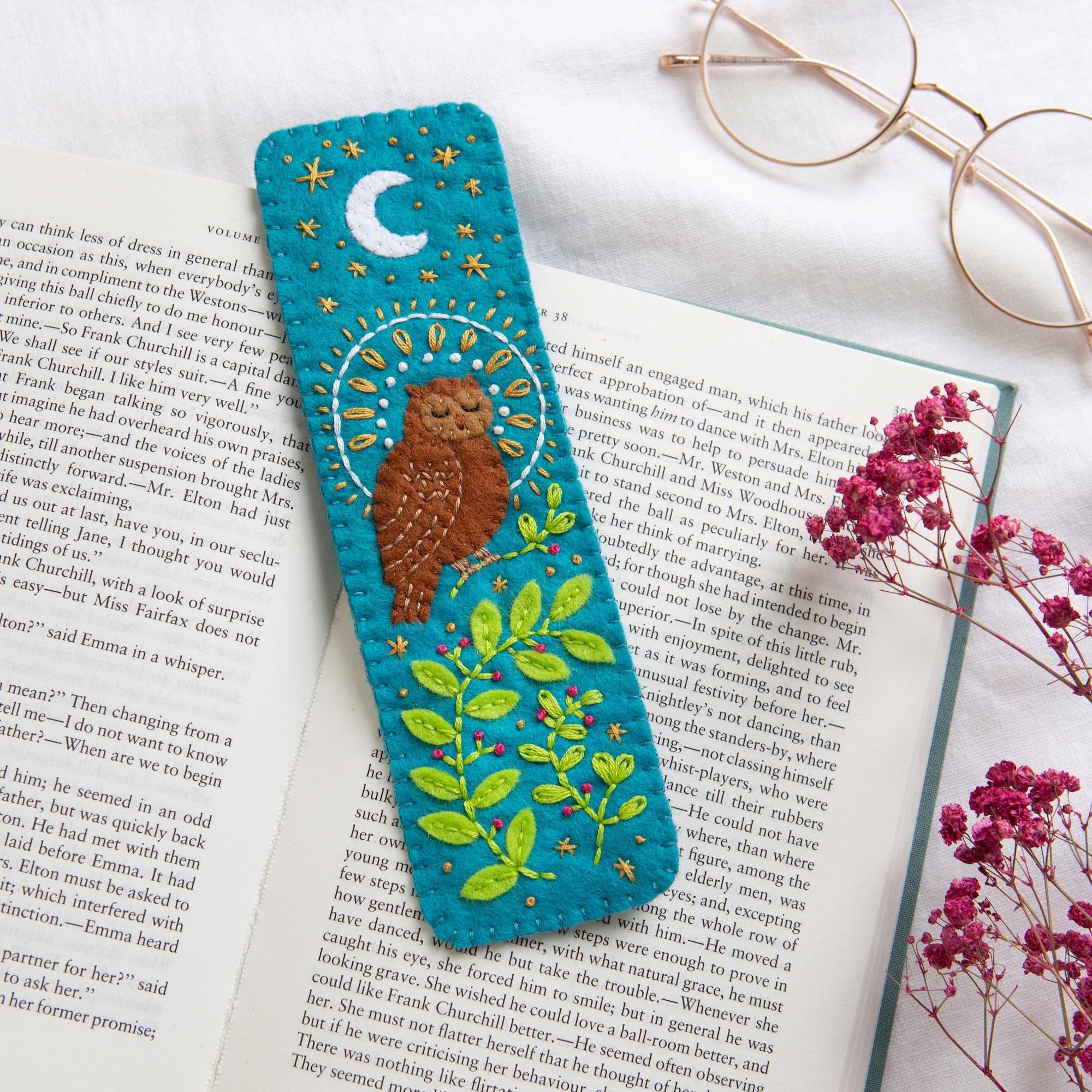 Owl Bookmark Felt Craft Embroidery Kit : DIY Romantasy Craft Set for Beginners with Wool Felt
