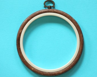 Nurge Wood Effect Flexi Embroidery Hoop 13.5 cm : Medium Embroidery Ring for Display