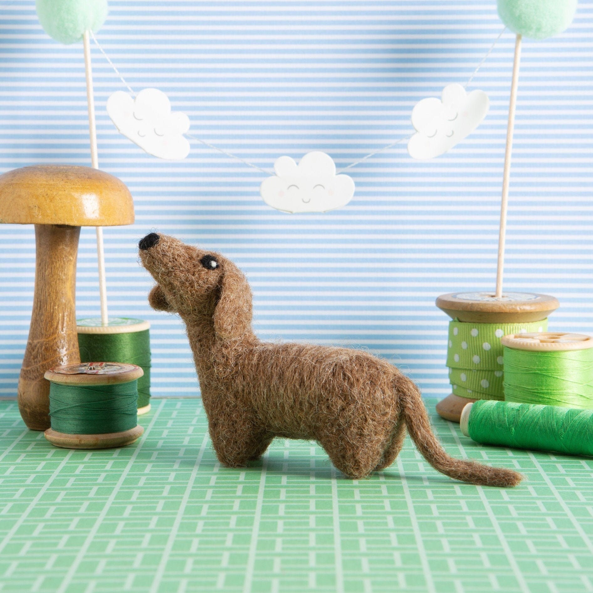 Dachshund Needle Felting Kit - Beginners DIY Craft Set - British Wool - Gift for Dog Lover - Sausage Dog - Small Craft Kit for Beginner