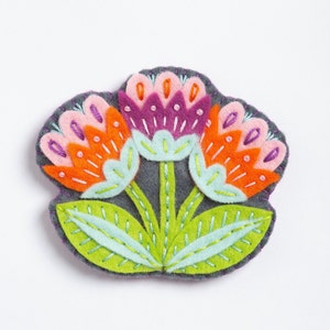 Marianne Flower Felt Craft Kit Brooch Craft Kit Craft Kit for Beginners Floral Felt Craft Kit Easy Sewing Kit Applique Craft Kit image 9