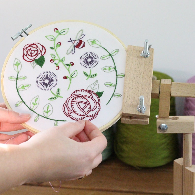 Embroidery Hoop Stand Wooden Seat Stand Siton Embroidery Frame Tool