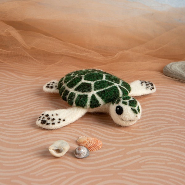 Kit de feutrage à l'aiguille pour bébé tortue de mer : kit de bricolage pour débutants avec de la laine britannique