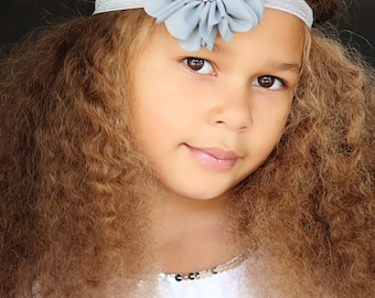Penélope- Diadema gris con perla, diadema gris de la niña de la flor, diadema gris, diadema de plata, diadema de la flor gris, diadema de cumpleaños gris