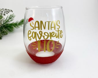 Santa’s favorite ho, wine glass, Christmas gift, Christmas wine glass, glitter wine glass, Christmas glitter wine glass, Christmas wine gift