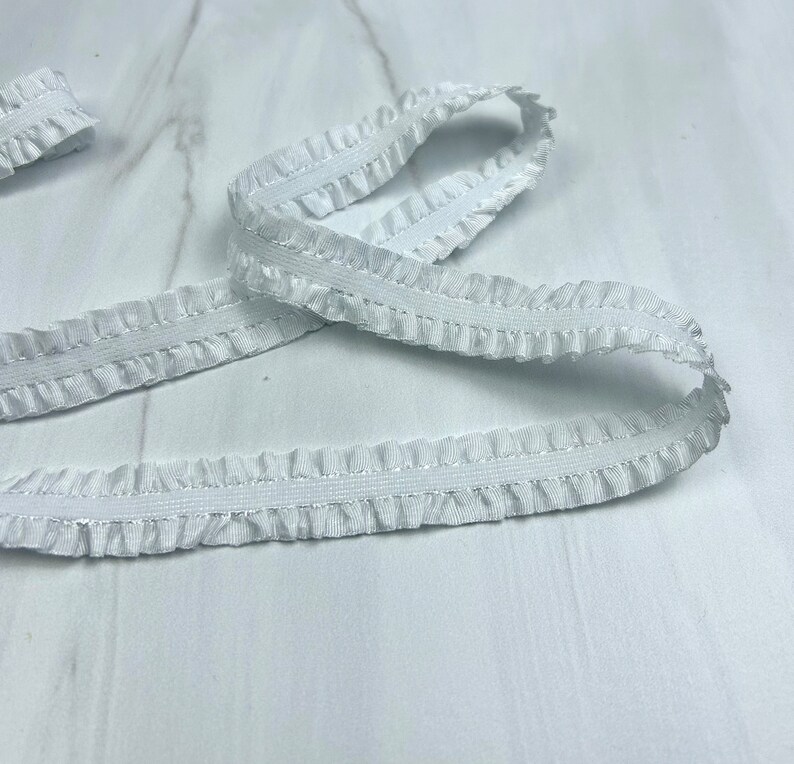 Subtle Ruffle 1/2