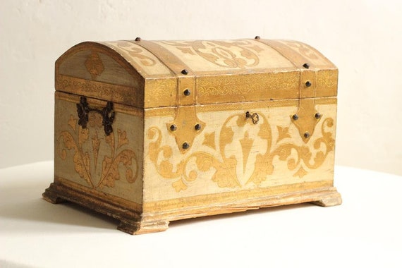 Italian Vintage Large Gilded And Ivory Wood Florentine Domed Etsy