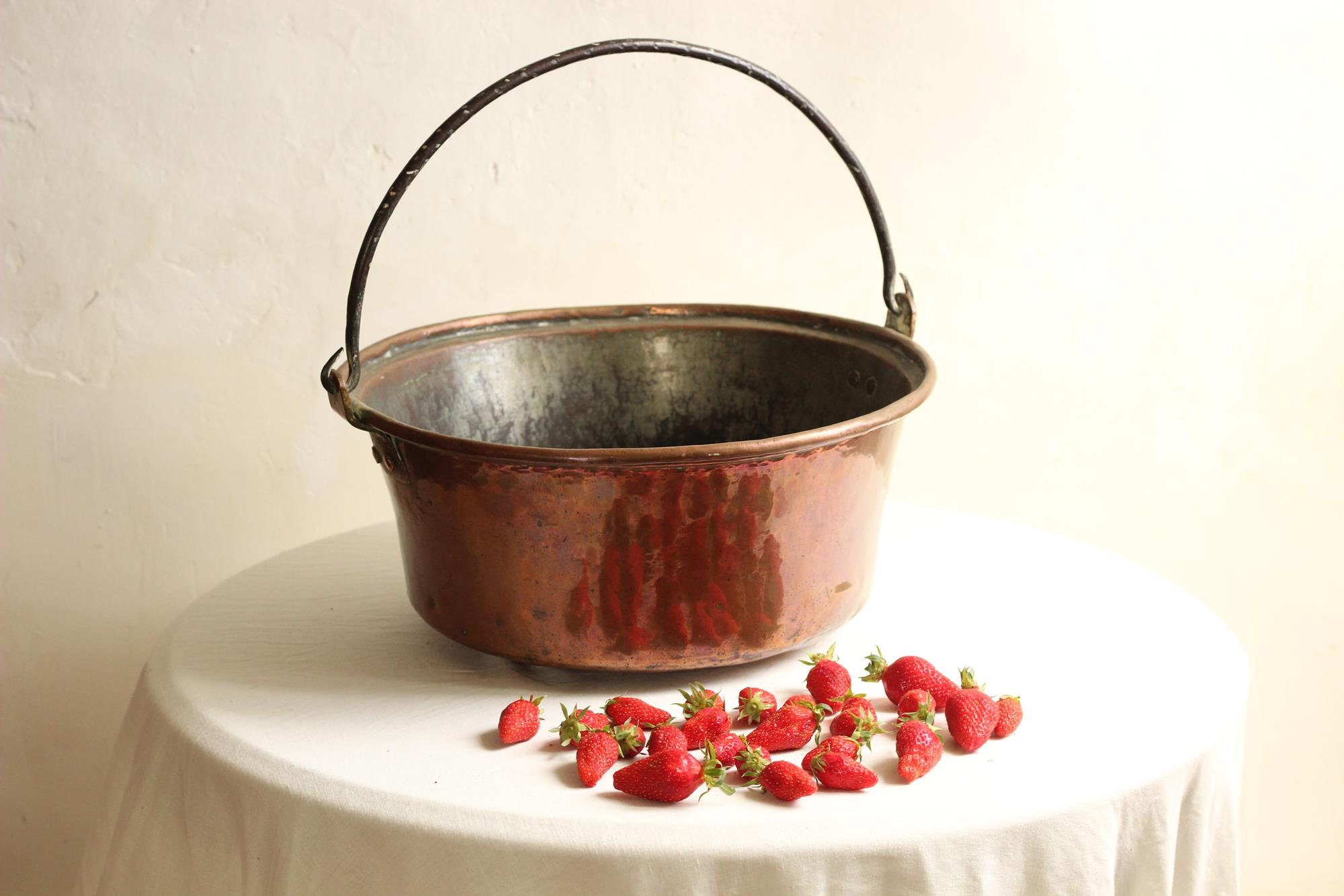 Français Antique Large Copper Cauldron/Cooking Pot/Jam Pan With Wrought Iron Handle Circa Mid To Lat