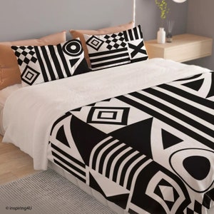 Black and White Graphic Pattern Bedding Set. Contemporary Duvet Cover and Pillowcase Set. Twin, Full, Queen, King Set. Quilt cover Set.