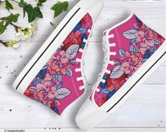 Schicke Canvas-Sneaker mit Blumenmuster. Canvas-Schuhe für trendige Looks. High-Top-Leinenschuhe für Damen. Lebhafte Sommerblüte auf modischen Outfits