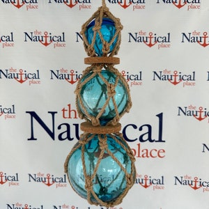 3 flotadores de pesca de cristal con cuerda, color azul claro y turquesa, con red y corcho, decoración náutica para bar tiki o casa de playa.