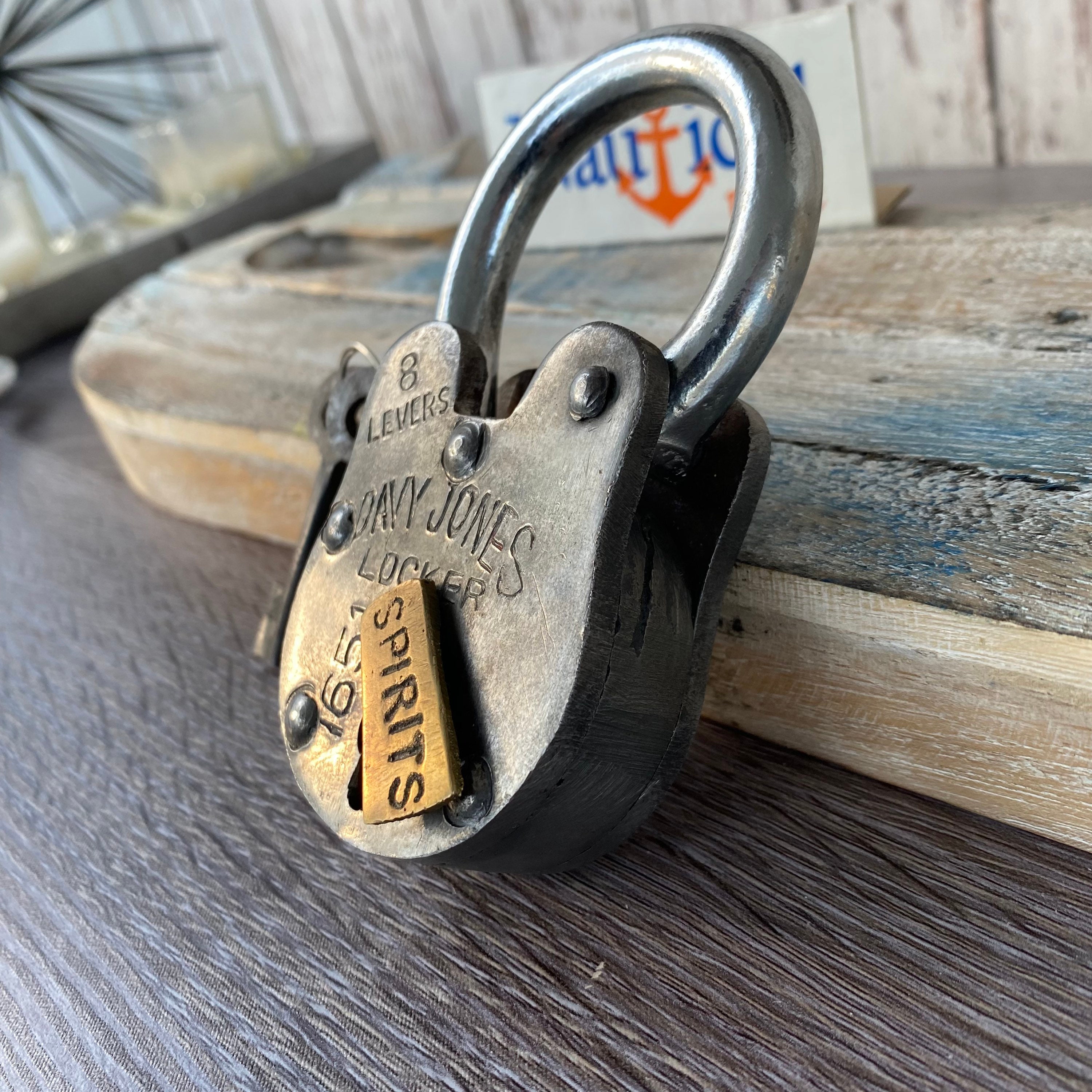 Cerradura y llaves de hierro de estilo antiguo con tapa de ojo de cerradura  de latón Taquilla Davy Jones Estilo rústico antiguo vintage Candado de  carcelero de policía -  España