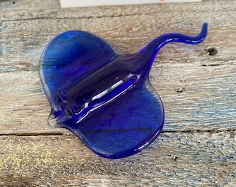 Mini Glass Stingray Figurine / Hand Blown Nautical Paperweight - Coastal, Tropical, Beach Decor - Tabletop Decorations