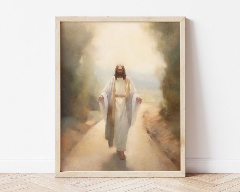 Op de afbeelding: Een schilderij van Jezus Christus die op een pad loopt met een helder licht achter hem. Het schilderij is gemaakt in aquarelstijl met zachte kleuren en een wazige achtergrond.