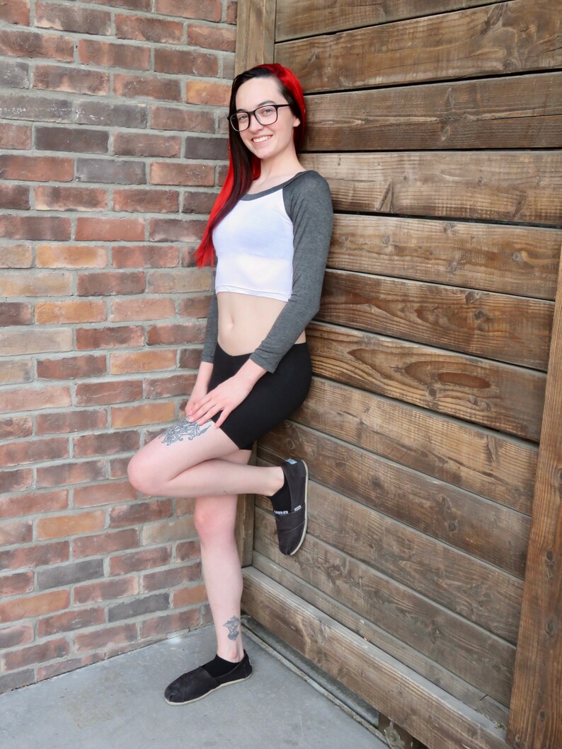 Raglan Crop Top Crop Tee, Cropped Baseball Tee Cropped Top Long Sleeve White and Gray Baseball Crop Top Crop Tops For Women