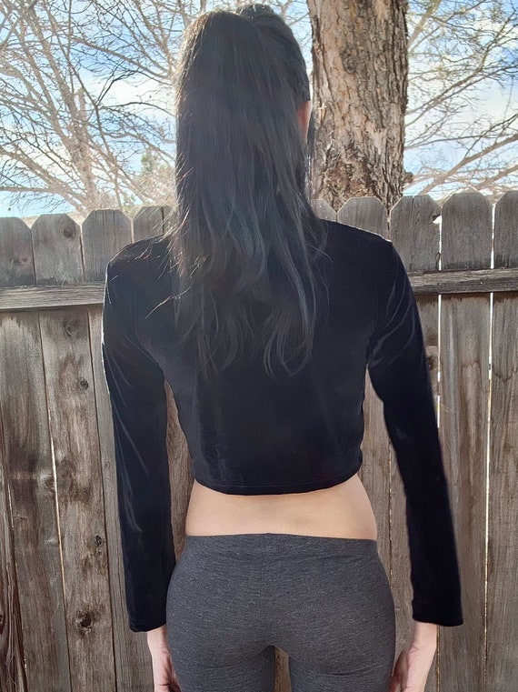 Black long sleeve crop top sweater sale