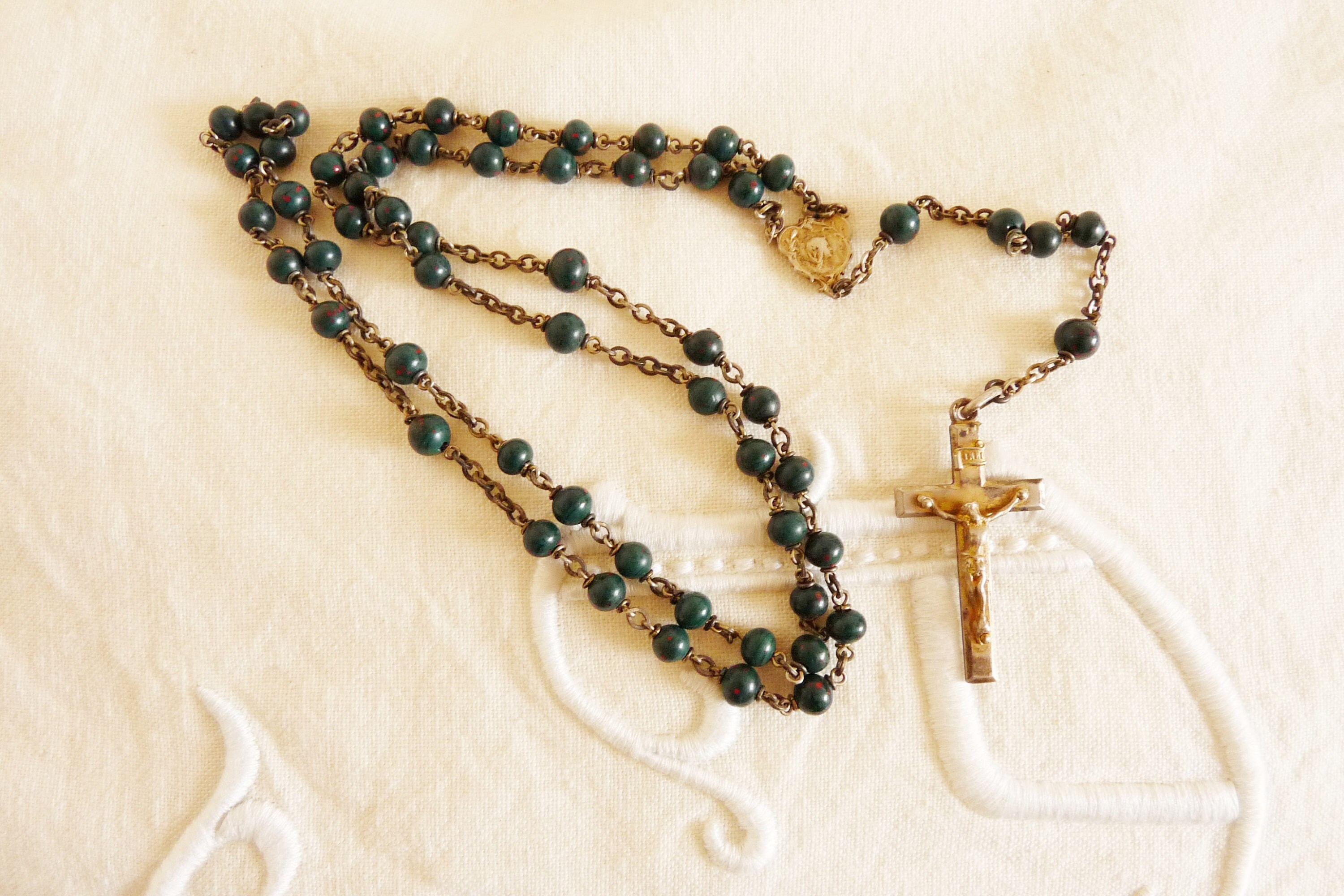 Chapelet Antique de Pierre Sang Faux, Croix en Argent Massif, Médaille et Chaîne Maillon, Qualité Su