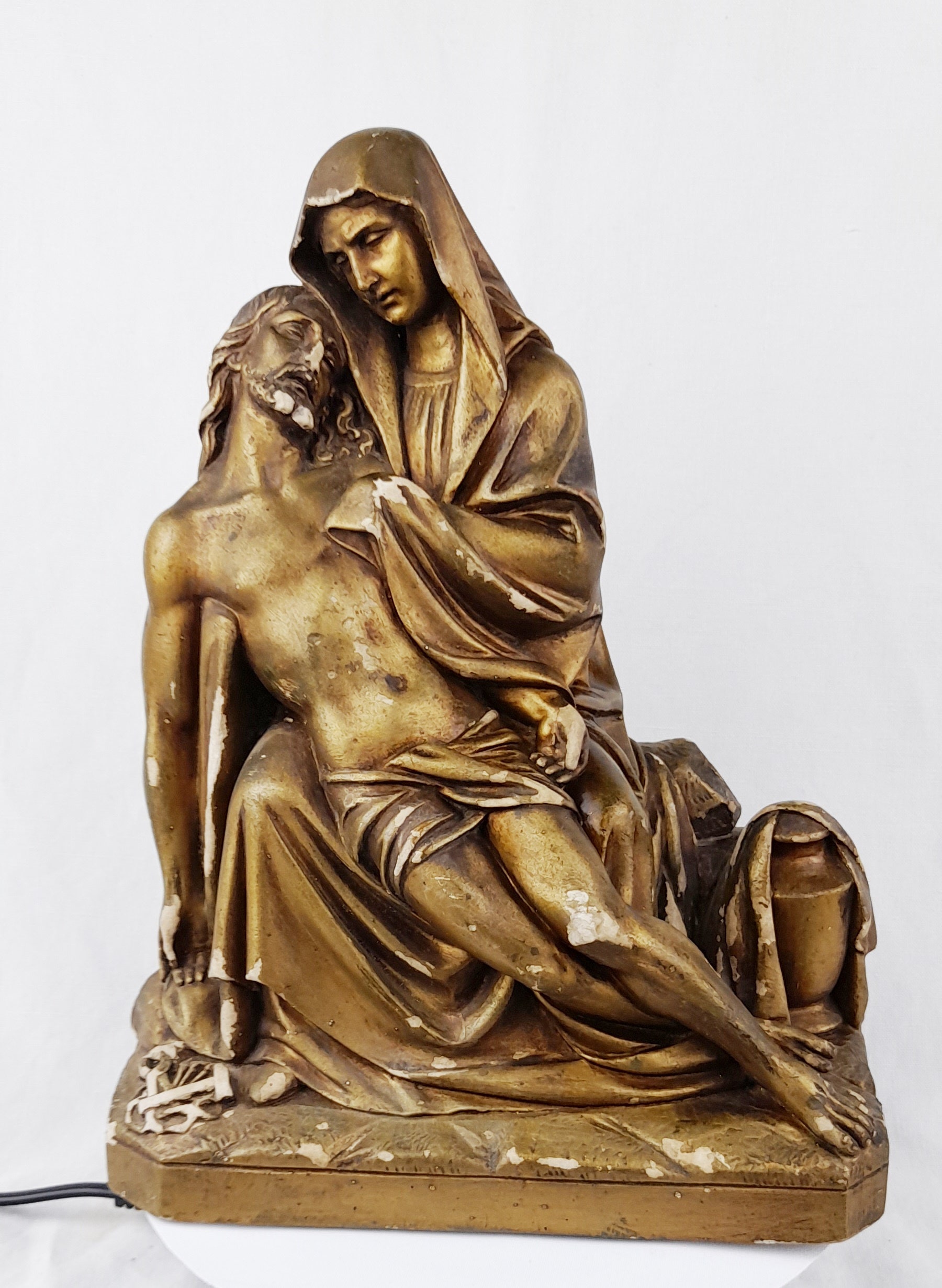Statue De La Pieta En