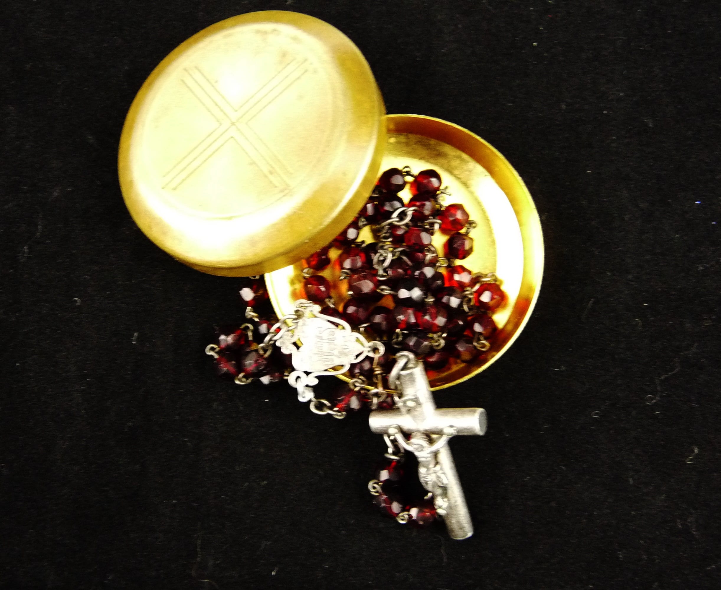 Antique Christian Rosary, Français, Hand Cut Garnet Coloured Art Glass Perles, Bronze Case