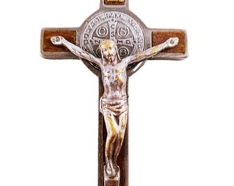 Sint-Benedictuskruis, verzilverd bronzen Benedictijns kruis, eikenhouten inzetstukken, begin 20e eeuw
