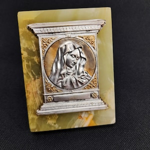 Martre Dolorosa, Madre de los Dolores Antiguo santuario portátil francés de plata y oro lavado por Charles Desvergnes Circa 1890