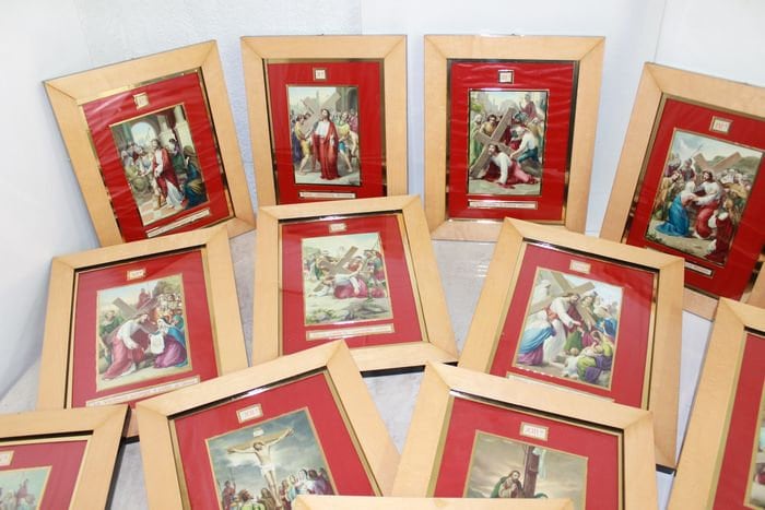 15 Stations Of The Cross, Ensemble Encadré Complet de Lithographies Guiseppi Vincentini, Each Frame