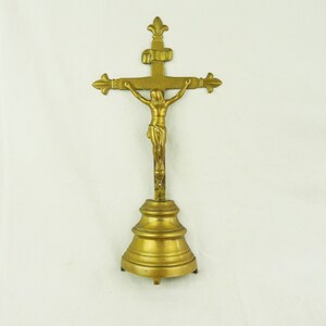 Crucifijo de altar francés, hecho a mano en bronce macizo dorado, arte popular, siglo XVII, 29 x 15 centímetros
