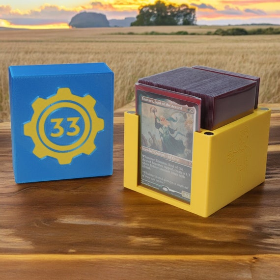Deck Box MTG Fallout Vault-Tec Per Commander EDH - Stampata In 3D, Capacit&agrave; 100 Carte