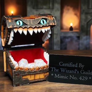 Caja de dados de imitación artesanal: cofre del tesoro de D&D con interior de terciopelo para dados de rol